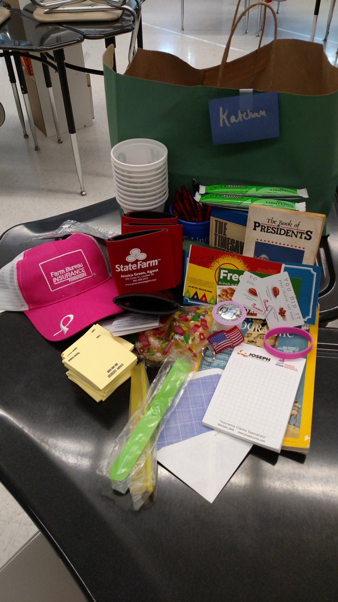 katchamk's tweet photo. A thank you care package from one of my students. Wow! #ilovemyjob #feelingloved @FLMSBraves https://t.co/xU9A495VT5