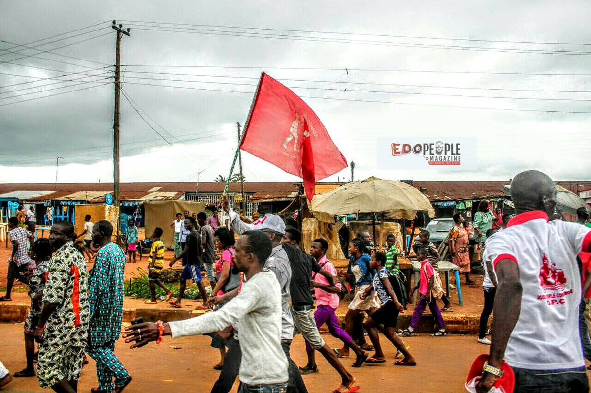 art_x_edo's tweet photo. Youths holding the Benin Empire Flag High!
#beninkingdom #BRONZECITY #CRADLEOFAFRICANCIVILIZATION #africa #kingofafrica #art #ARTSANDCRAFTS #artsandculture #africanartsandculture #EDOPEOPLEMAGAZINE #edopeople #tourist #tourism #travelphotography #Africanmagazines #artmagazine https://t.co/8NtkQ4Plz3