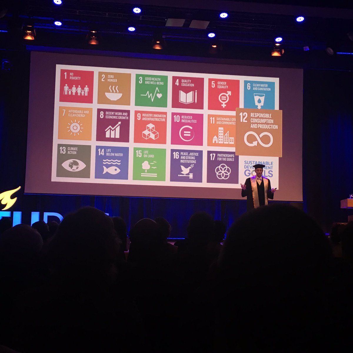 SumterDeb's tweet photo. Inaugural lecture of prof. dr. Balkenende. Circular Product Design adresses SDG 12 #plate2017 @PLATE2017 https://t.co/SFNMnkNWHQ