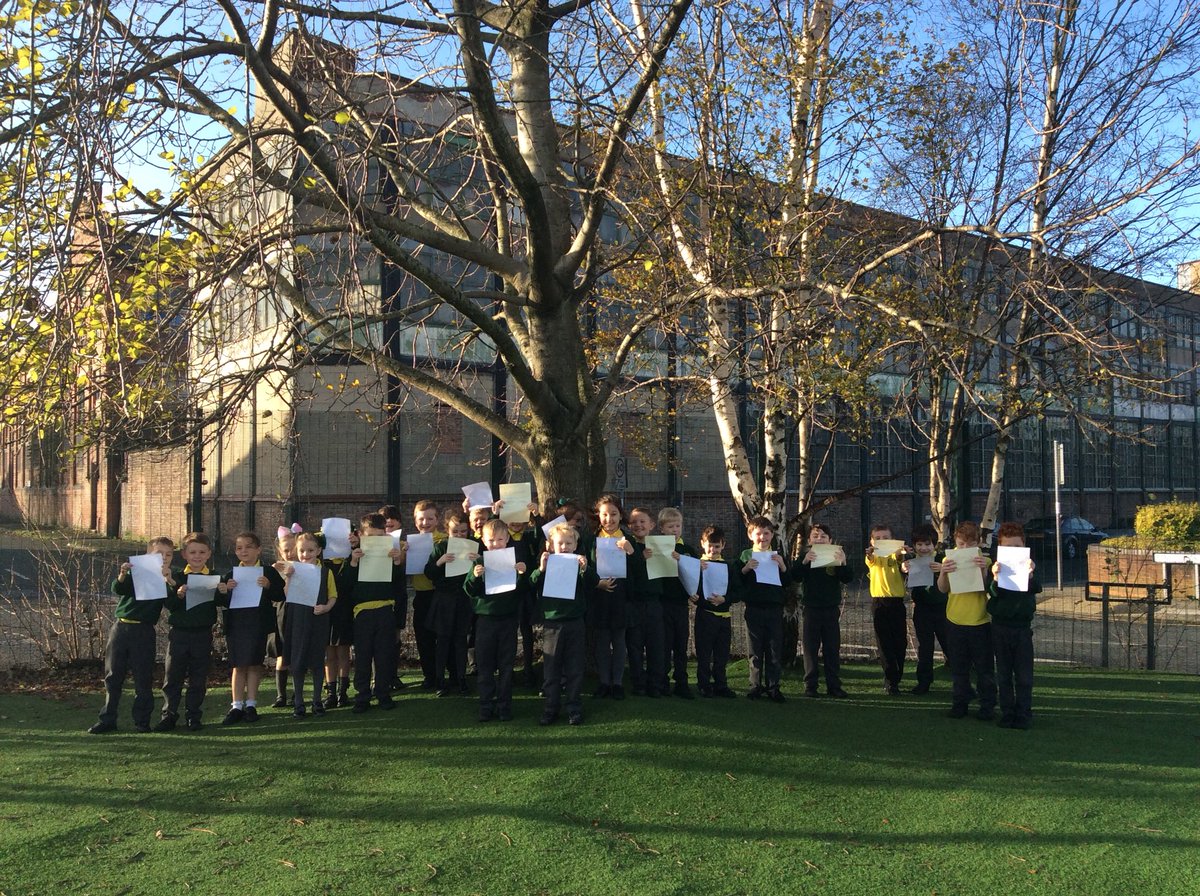 ChristChurchCoE's tweet image. 2K have been busy writing letters to children in Australia as part of our topic 'where would you rather live?' We can't wait for our replies. 🇬🇧✉️ 🇦🇺 #letterstoaustralia #lotsofquestions