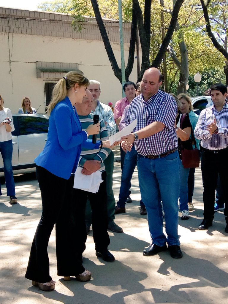 nanu_9's tweet photo. En #RioII y en #Pilar la Legisladora @RCuassolo hizo entrega de un cheque de $9.000 para clubes de ambas localidades de @DeportesCba https://t.co/xT9enjBEv6