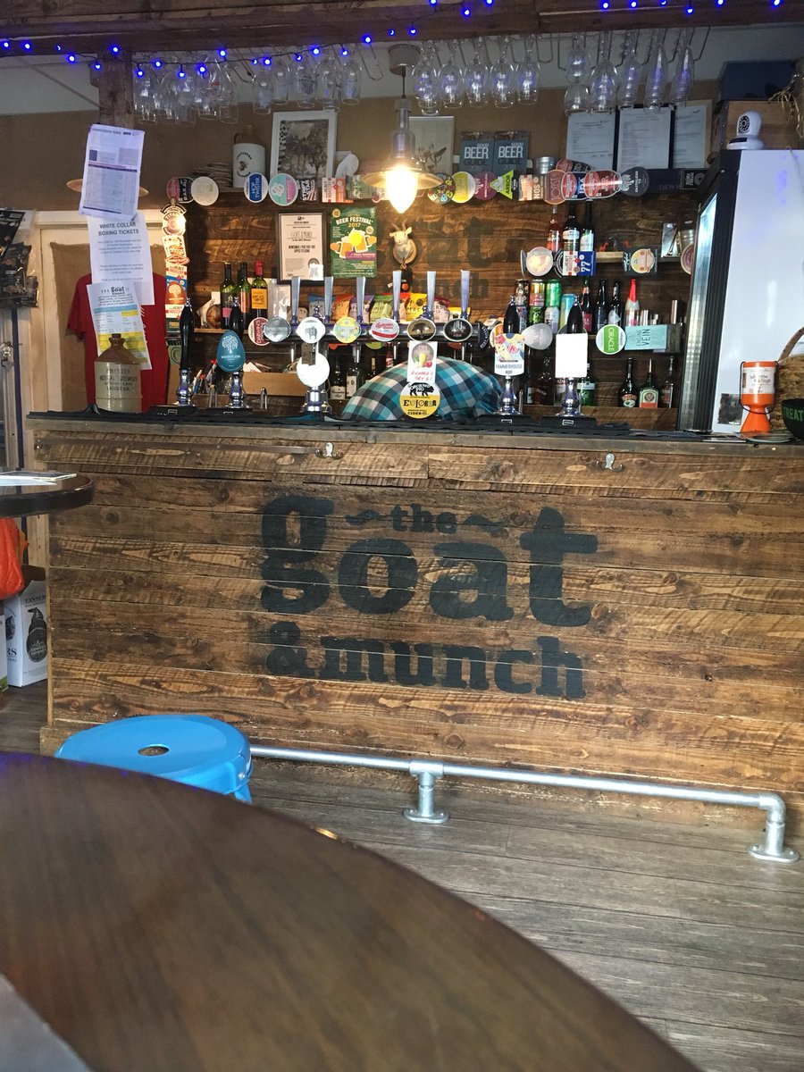 Tour of Chester under way as we head down to the Cheshire Beer Festival. 2nd pub of the day <a href="/goatnmunch/">the goat & munch. mobile</a> great little pub. 4 hand pumps, 6 craft and real ciders, bottles and cans 👌🏻