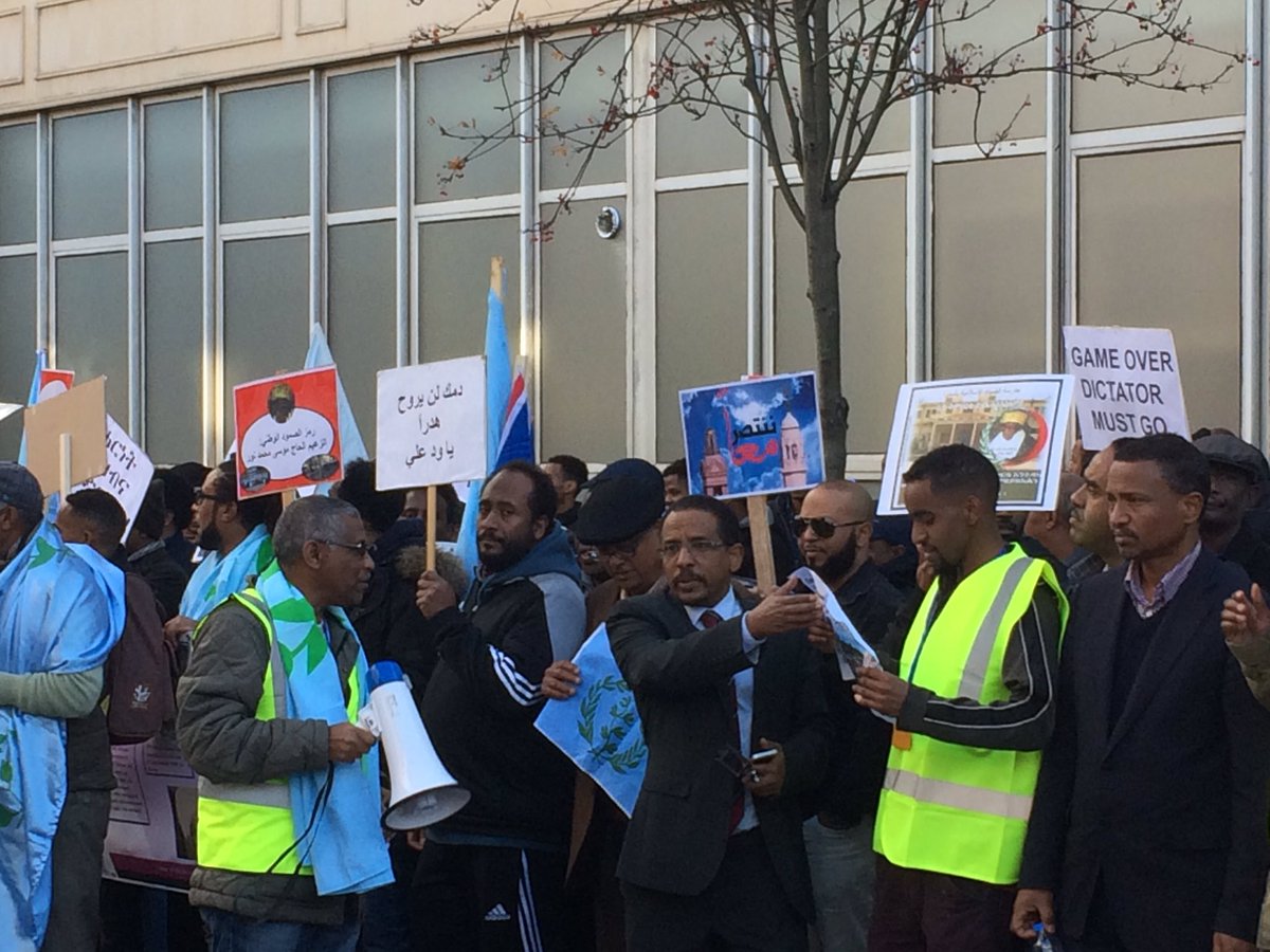 YaseenMohmadAbd's tweet photo. Now: Eritreans demonstrating in front of the Eritrean embassy https://t.co/7fAzFckebR