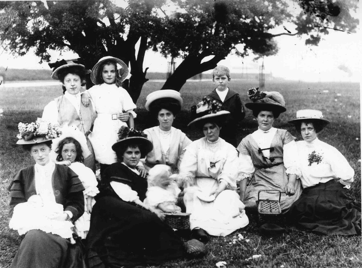 ERLibraries's tweet photo. Goole Family History day tomorrow, 10-4 #ERLibraries Goole - just drop in https://t.co/nYmDWMZP5m https://t.co/Ww29Q6fjXw