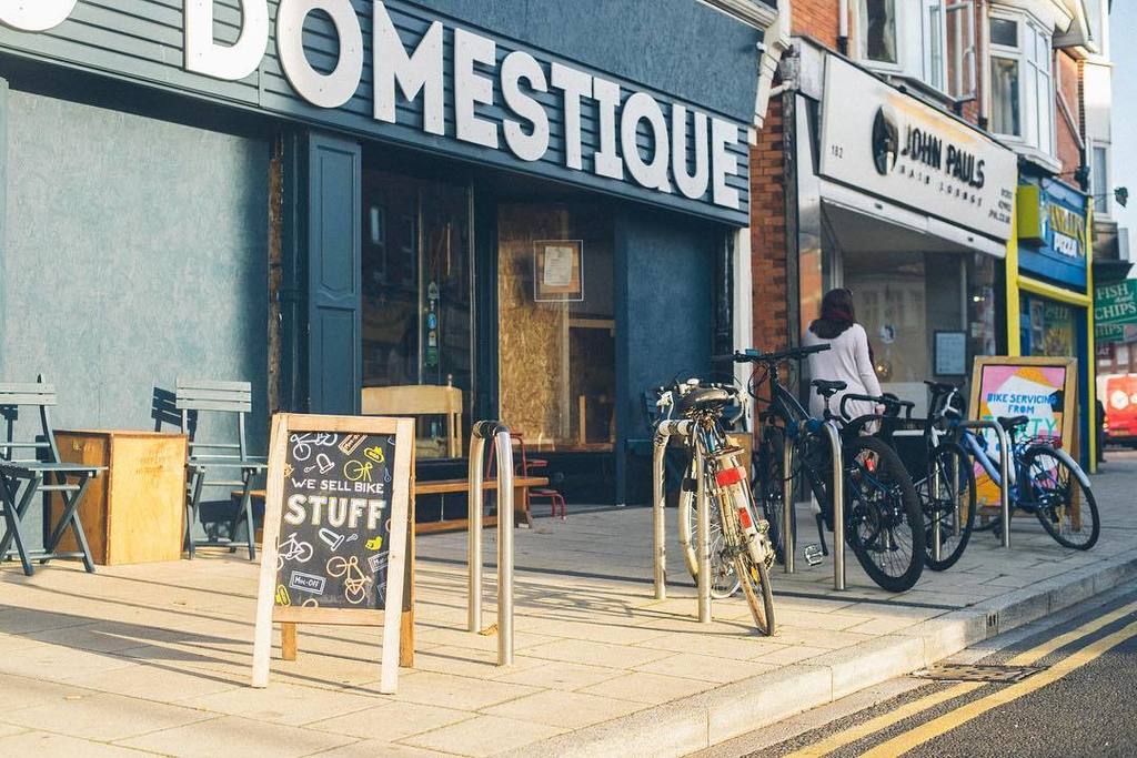 VeloDomCafe's tweet image. Have you see. Our new chalk board signs by @louiseollerenshawart 👌☀️ Looking good in the autumn sun 📷 @kyle.graing… ift.tt/2htkvrD