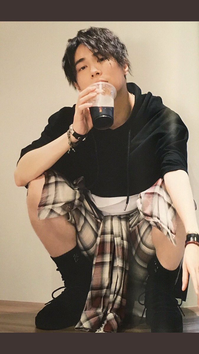 urcb4LITtBxv7XP's tweet photo. たっつん、誕生日おめでとう😃
33歳最後の日、同じ空間にいれたこと、すごく嬉しいです☺
これからも応援してます❗
#鈴木達央 #鈴木達央生誕祭 #鈴木達央生誕祭2017 #鈴木達央好きな人RT #いいねした人全員フォローする  #リツイートした人全員フォローする https://t.co/UrtoJ3Krdn