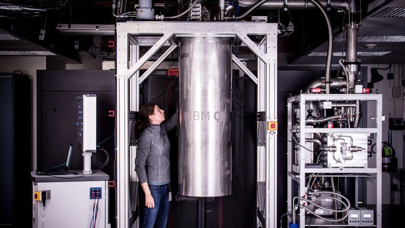 Gizmodo's tweet photo. IBM's newest quantum computers are the most powerful of their kind https://t.co/YnfWNL9gJ9 https://t.co/E6j1ku3Pcy