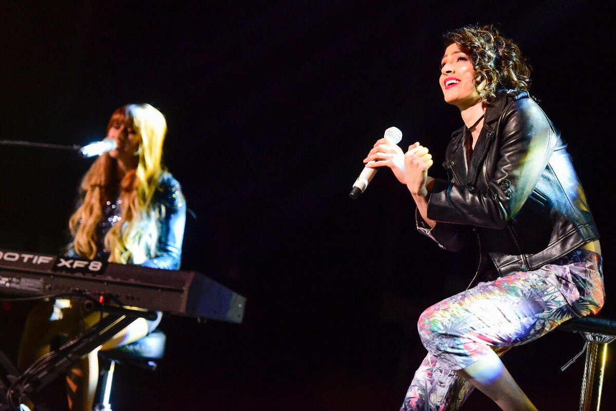 haashoficial's tweet photo. Guadalajara, ayer nos hicieron la noche!!! Gracias por cantar #100años a todo pulmon ❤️❤️ Nos vemos hoy a las 6 en Centro Magno 📸💖👯‍♀️ https://t.co/ldjTZVdC5G