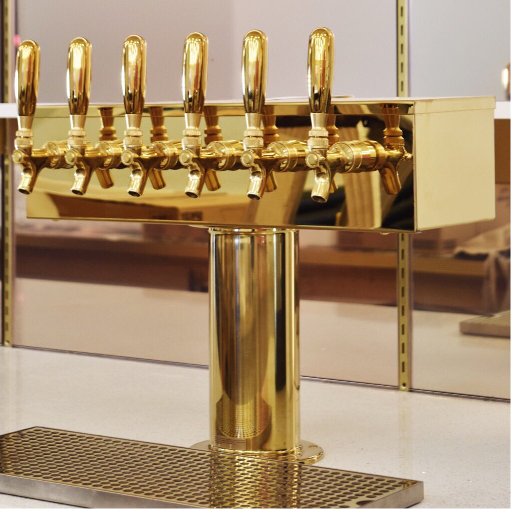 broadliquor's tweet photo. Hooray for the weekend! We're ready for a drink! 👌🏼 https://t.co/EL0GqbsxgP