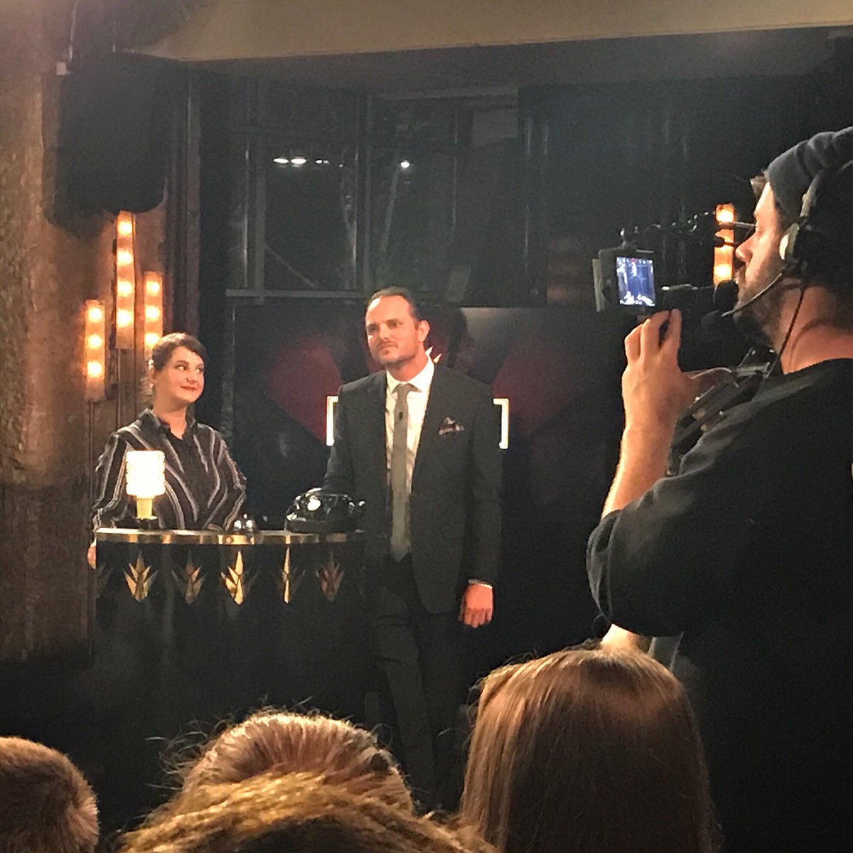 AgotaDimen's tweet photo. Draussen regnet es, aber die Party steigt in deiner Glotze um 23:40 Uhr auf SRF 1. Nur die Coolen sind dabei @lavachekili @gangdeville #DevilleLateNight #latenight #devillehotshit #schwizernati #paradisepapers #💸 #panamotherfuckers https://t.co/9J9YtyimT7