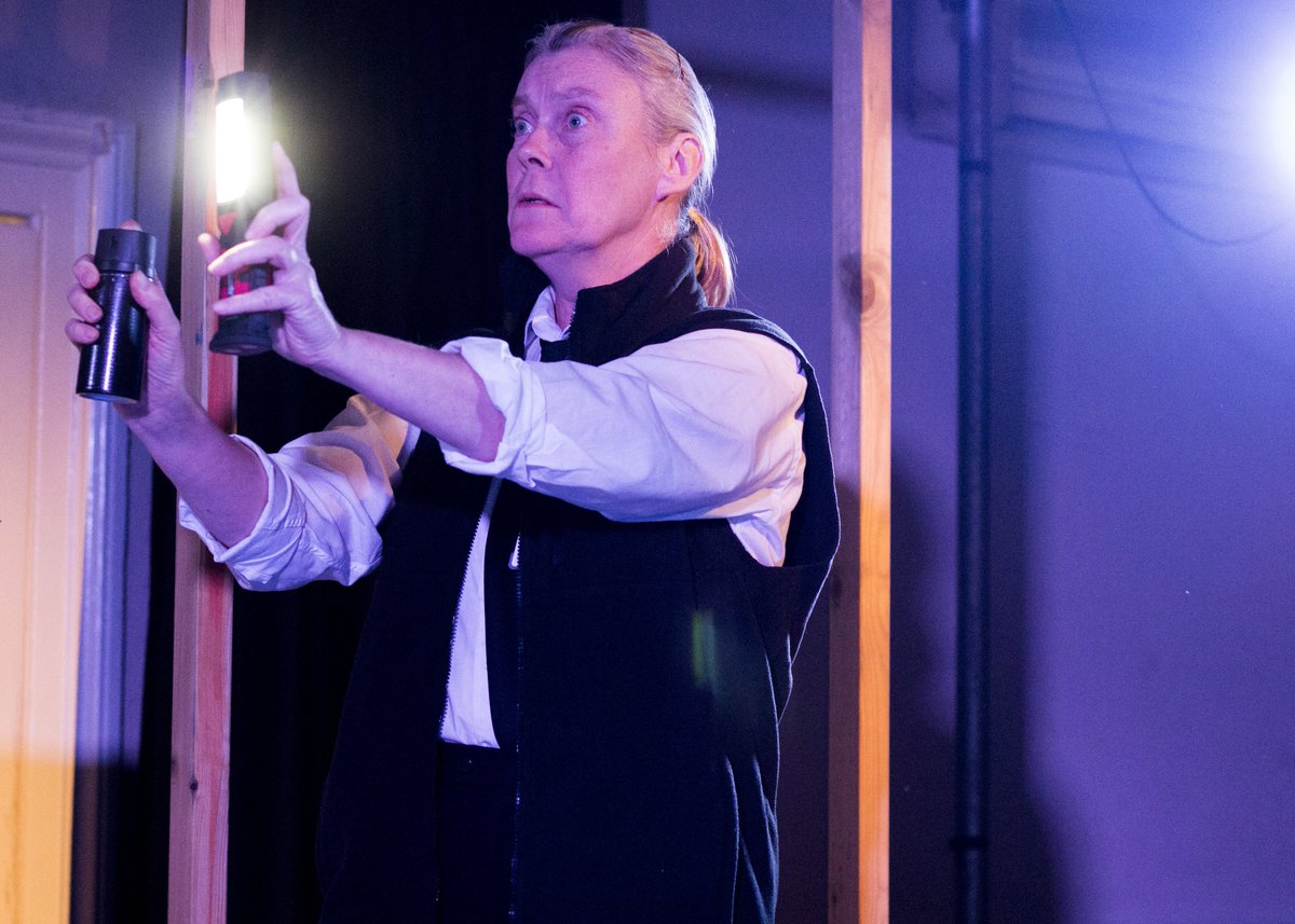 BreadandRosesTC's tweet photo. Tonight's sold out performance of 5 star show @BlackEyeClub is about to kick off! Only 6 more performances left. so book now at https://t.co/fPSFbR0Wj2 #BlackEyeClub https://t.co/31sI2mwY6I