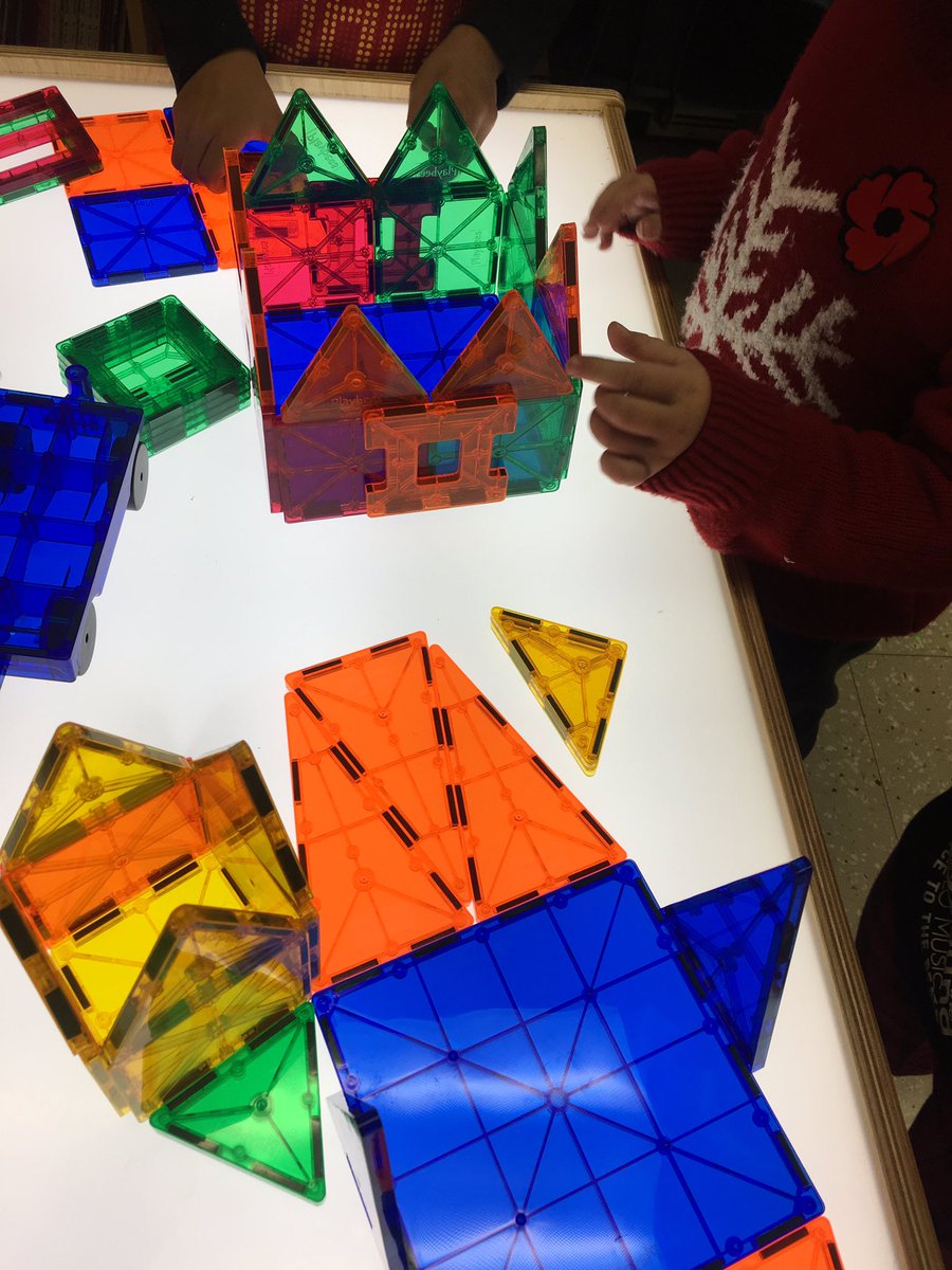 BlakeSmith104's tweet photo. Just in love with our new #playbees #BeauValleyPS https://t.co/P3zw2HzrAs
