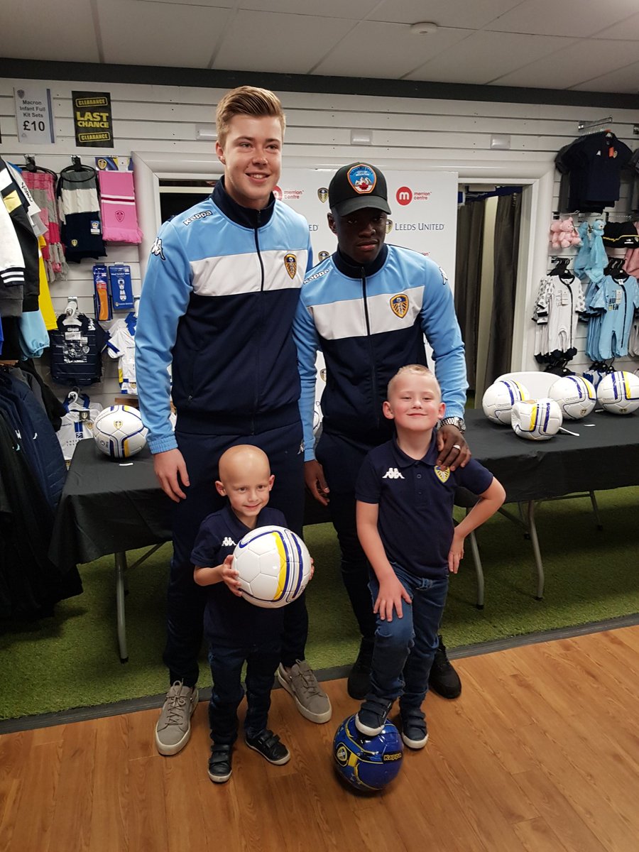 SimonNye1986's tweet photo. @TobyNye4 & Ollie Nye meeting the players this afternoon
#lufc
#Onedayfortoby
#mot https://t.co/8KGh0zrcD0