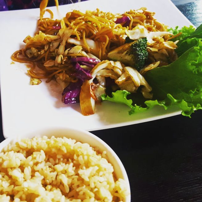 A delicious plate of veggie yakisoba at Sushi Mo--one of out fave places in #dtvanwa! #northbanknow #vanwa #SushiMo <a href="/VDAUSA/">Vanc Dwntwn Assoc</a>