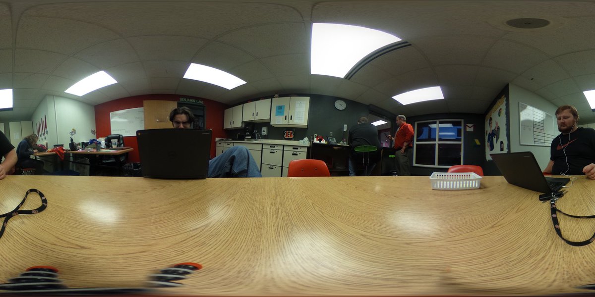 CoachJB4's tweet photo. Trying out our new tech tool! Thanks to the @hecc_conference giving 360 cameras! #sdmsdropzone #SDLearningtoLead #HECC2017 https://t.co/zeLNkYt29m