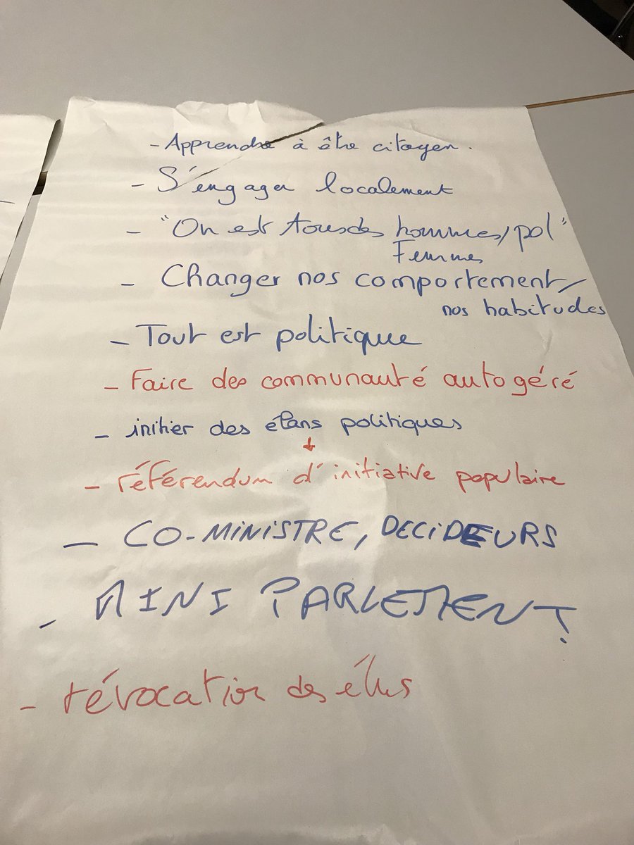 Flora_Hermet's tweet photo. Un atelier passionnant sur la femme / l’homme politique idéal.e ! Merci à tous pour vos idées. #NES17 https://t.co/BO2ikFcJF2