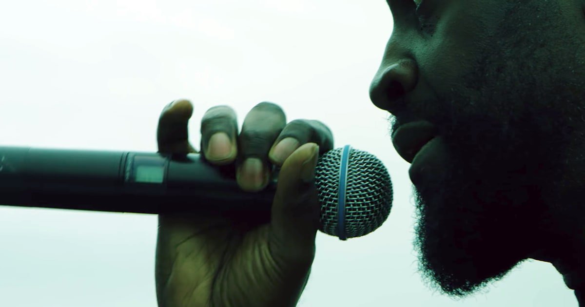 RollingStone's tweet photo. Watch De La Soul document their world tour in their behind-the-scenes "Royalty Capes" video https://t.co/AMQkk330jk https://t.co/YkX8MO4YVn