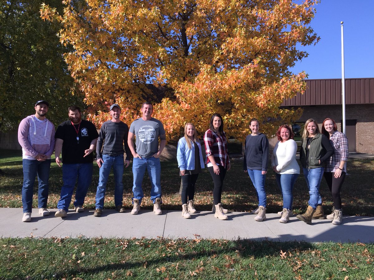 VUFoundation's tweet photo. Happy #VeteransWeek! Veterans United employees wore their boots from @BootCampaign this week to show support for our nation's #Veterans. Together we help provide life-improving programs for Military families. More info: https://t.co/bR8YRe8QFK. 

#LaceUpAmerica #VUFoundation https://t.co/F5dzbHkAfD