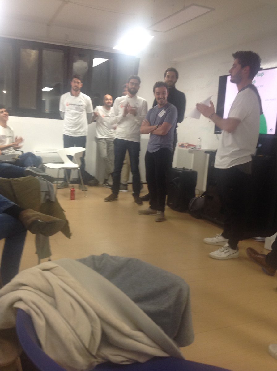 StartupRoma's tweet photo. Participants are already getting inspired. Forming a team with new people(5min) to come up with idea to pitch (60secs) #SWRome17 #TGSW2017 https://t.co/afVlkaFzON