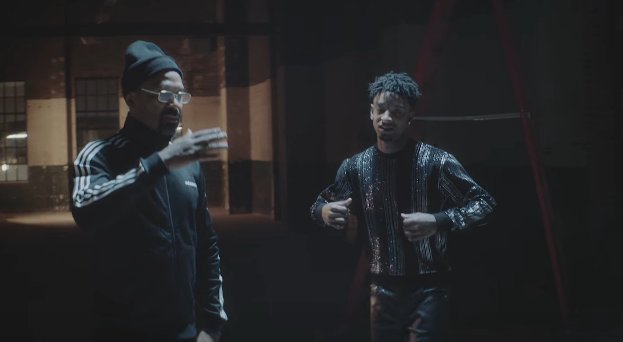 ComplexMusic's tweet photo. .@21savage drops his new video for "Bank Account" starring @TheRealMikeEpps: https://t.co/2ENUJP4Sm7 https://t.co/gdny0p86Ft
