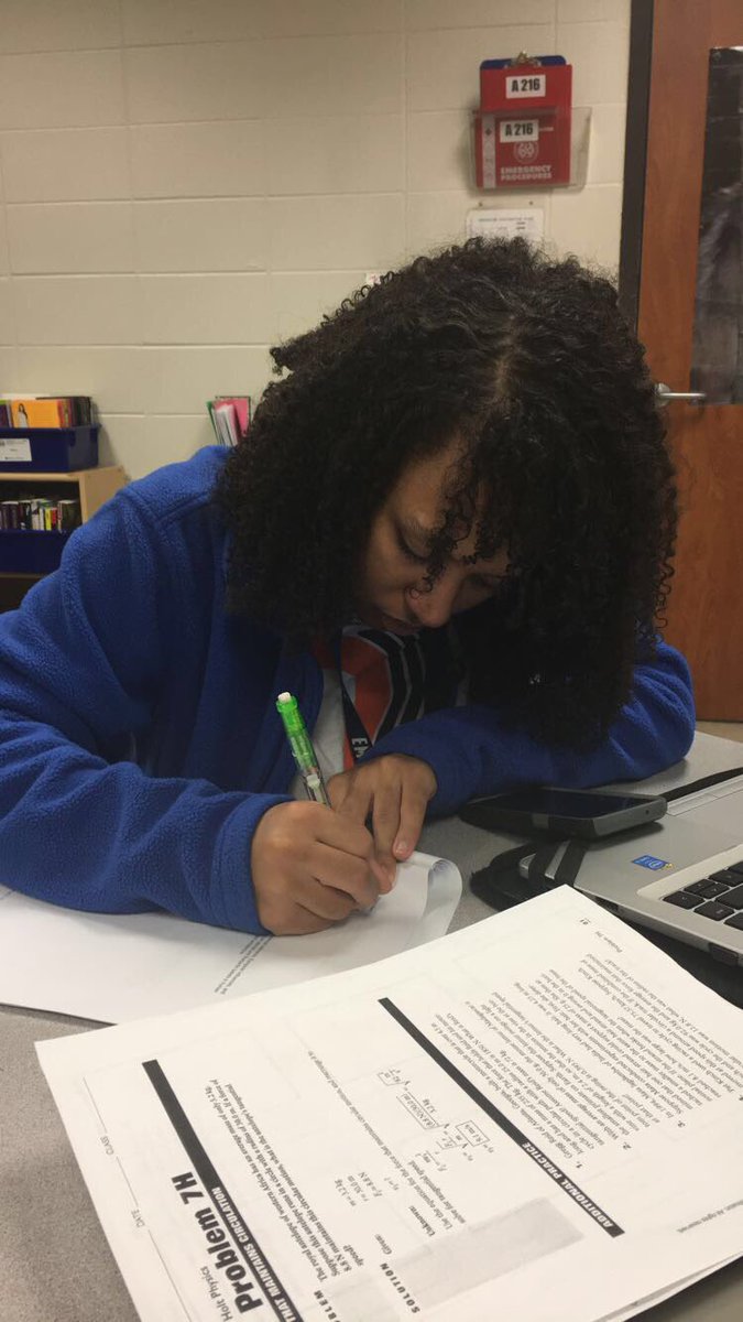SimsMallori's tweet photo. My friends are always hard at work in AP Lang!! #WestsideHSEnglish @westsidehigh @IiiWhs https://t.co/XvUIwKmfKP