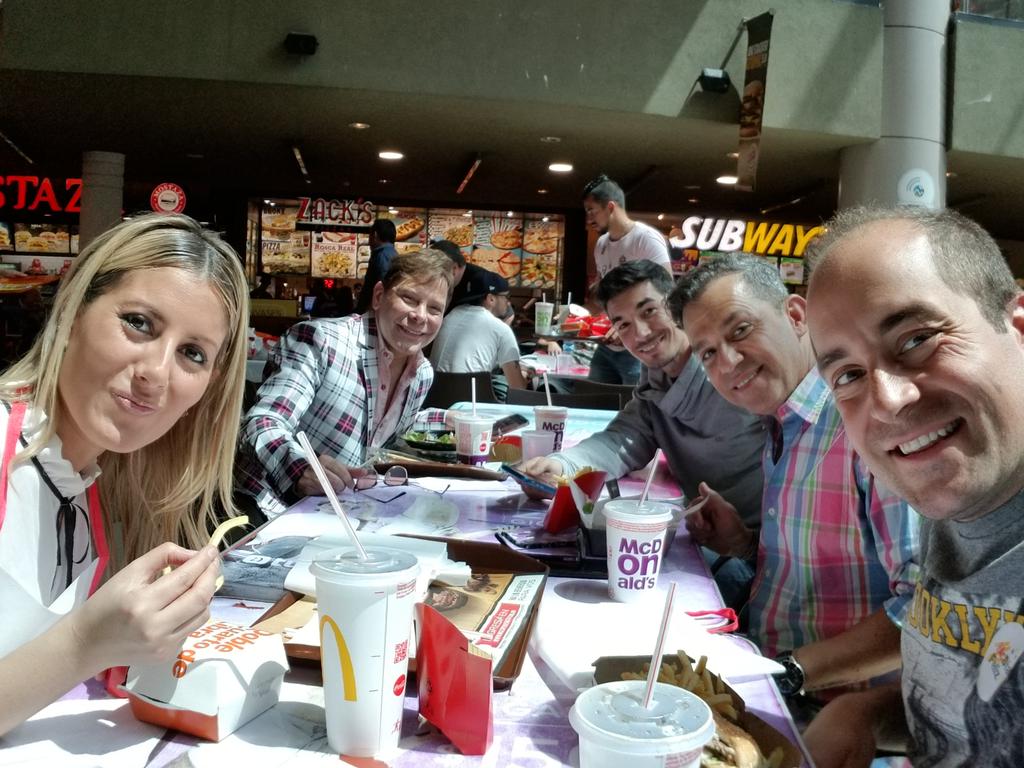 Hermoso poder dar una pequeña ayuda en el Mc dia feliz para colaborar con la casa de Ronald mcdonlald's <a href="/ZamboLuis/">Luis Zambonini</a> <a href="/rodolfogravina/">RODI GRAVINA</a> <a href="/Majo_PerezC/">Majo Perez Comalini</a> <a href="/GabrielCanci/">Gabriel Canci</a>