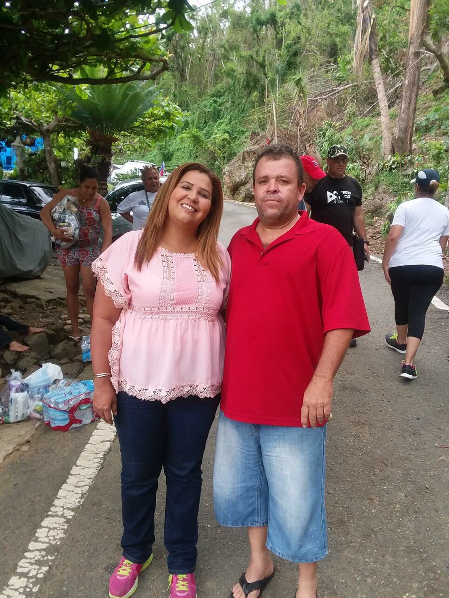jackierodrz25's tweet photo. [Hoy] En contacto con mi gente!!! Llevando suministros de comida y agua a #Collores de Juana Díaz 💙 @CorazonDPueblo1 @CamaraConPR @BeatrizRossello https://t.co/WuX1wT3X5b