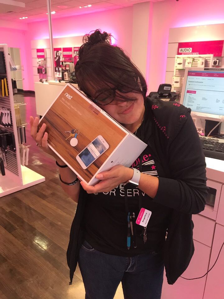 InMeeksOpinion's tweet photo. Angelica loves Nest so much she’s just helped her customer step into the digital revolution !! #HTXBestInNest https://t.co/RxW0L5k15O