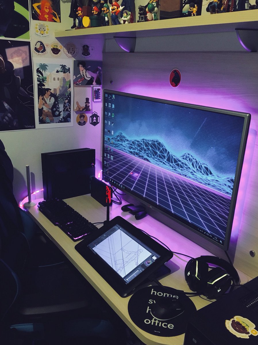 TheDamnThinGuy's tweet photo. Am I late for #fridayworkspace yet https://t.co/XeUpR2zCLq