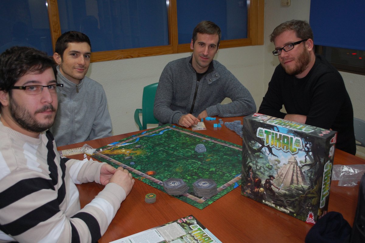 CM_La_Nave's tweet photo. Viernes de Roleo en @CM_La_Nave! Con DUNGEON PARTY, toda una Tarde-Noche con #JuegosdeRol Séptimo mar, Zombies y Alter, ... diferentes  #juegosdemesa, Tikal, Strike, En el año del dragón, Clot Express, Crazy coconuts... Gratuito y abierto. Hasta las 24 h puedes pasarte 😉😉 https://t.co/t7CQmnTEnU