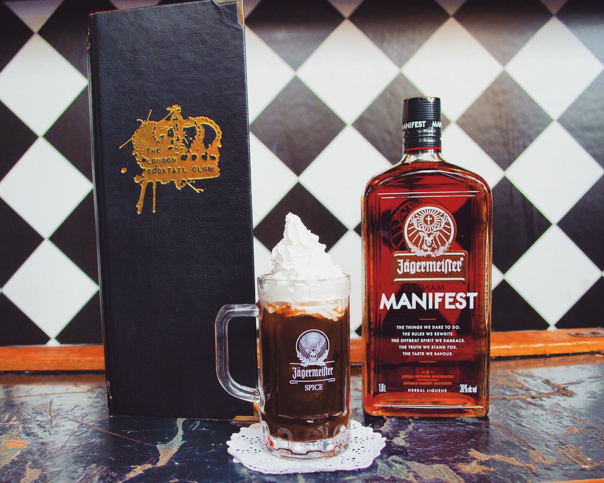 cocktailclubuk's tweet photo. The killer kick-start to your weekend...The Huntsman made with @JagerUK Manifest, @Licor43UK, Mozart Dark Chocolate Liqueur, vanilla, cinnamon, coffee and demerara #cocktail #bartender #mixology https://t.co/ILUtGjOYj3