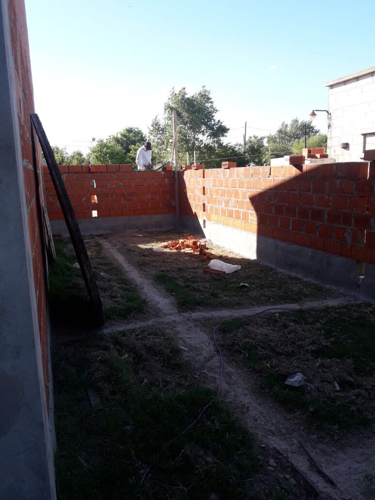 ClubVicentinos's tweet photo. Estamos construyendo los baños del quincho para recibir mejor a nuestros Amigos #VicentinosCrece https://t.co/g82SGqVpM2