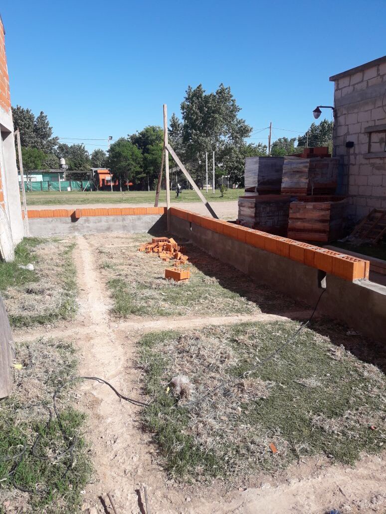 ClubVicentinos's tweet photo. Estamos construyendo los baños del quincho para recibir mejor a nuestros Amigos #VicentinosCrece https://t.co/g82SGqVpM2
