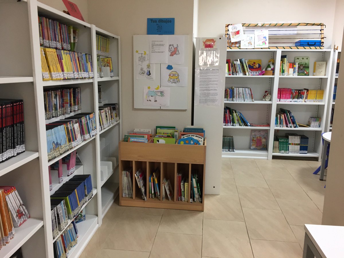 BMCadiz's tweet photo. 📚Y así de recogidita dejamos la #BibliodeSantaMaría hasta el lunes. No os podéis hacer una idea de cómo la dejan nuestros pequeños lectores. Y nos encanta.... ¡Buenas noches, y buenas #bibliotecas! https://t.co/WzMepum3Mf