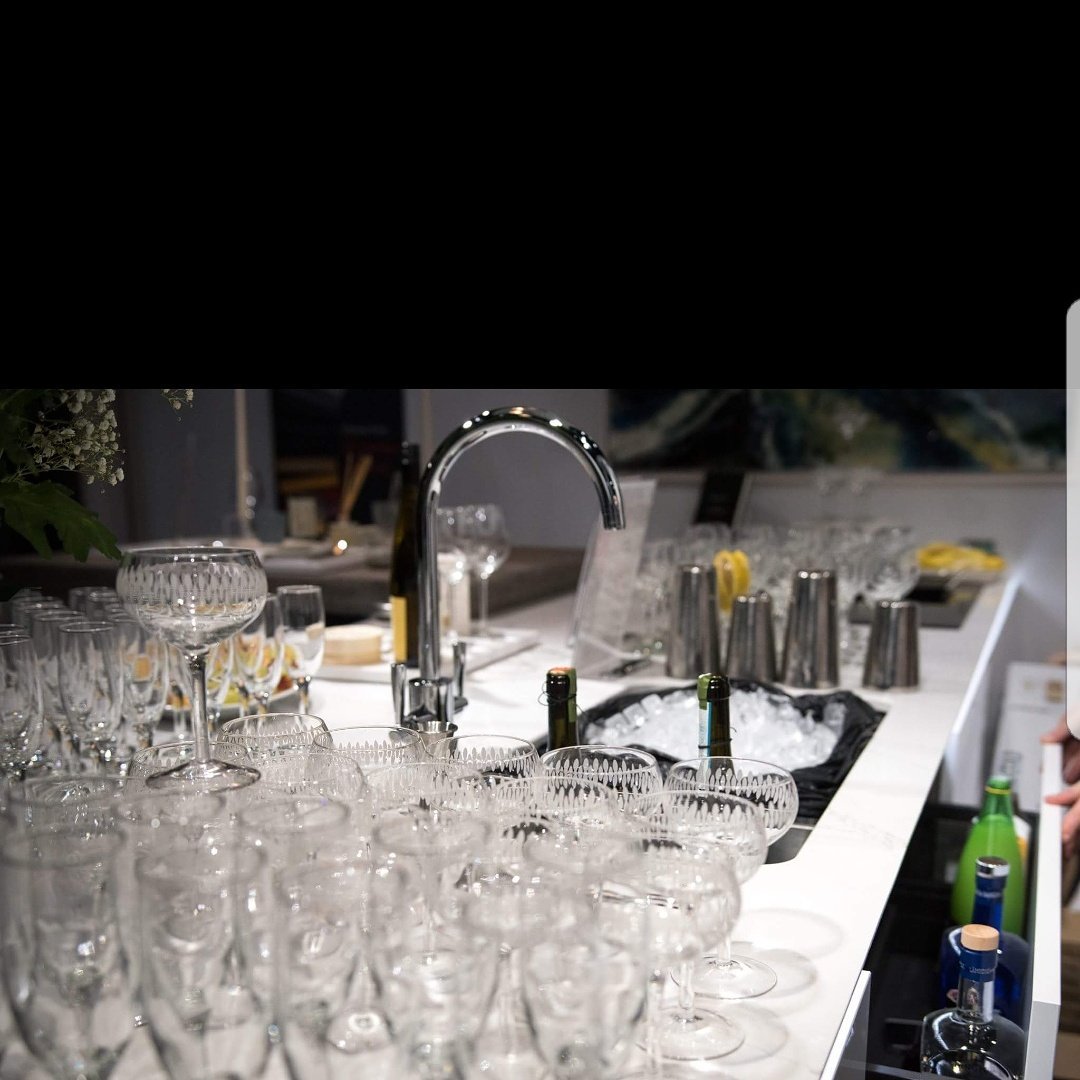 schmidtireland's tweet photo. Our Kitchens doubling up as a bar ! 🍾🍸 #FridayFeeling #designbyschmidt #mixologist #interiors #kitchendesign https://t.co/2hbcbe71bg