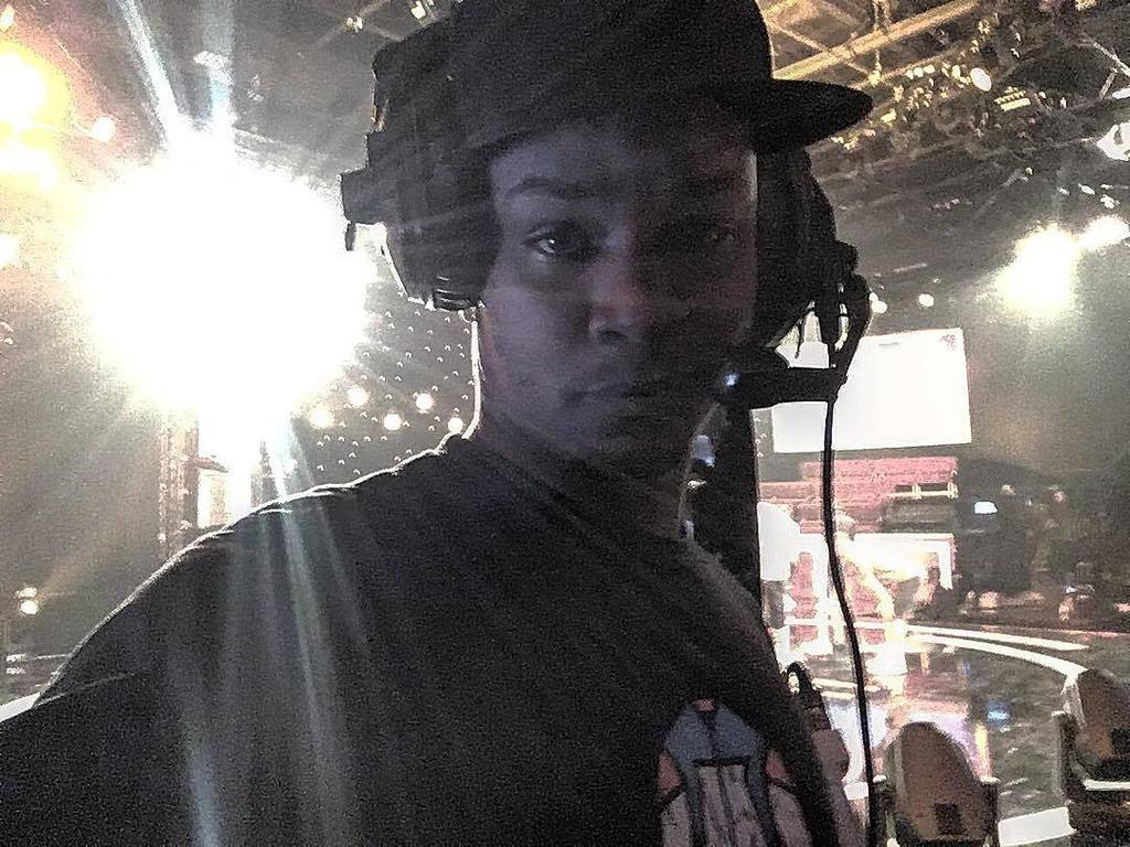tilwil18's tweet photo. On set sell fee #allofthelights #onset #camera #cameraop #sellfee #selfie #stage #union #ped #ikegami #vinton https://t.co/JT0xYkwJSO https://t.co/6vH4rzRLOC