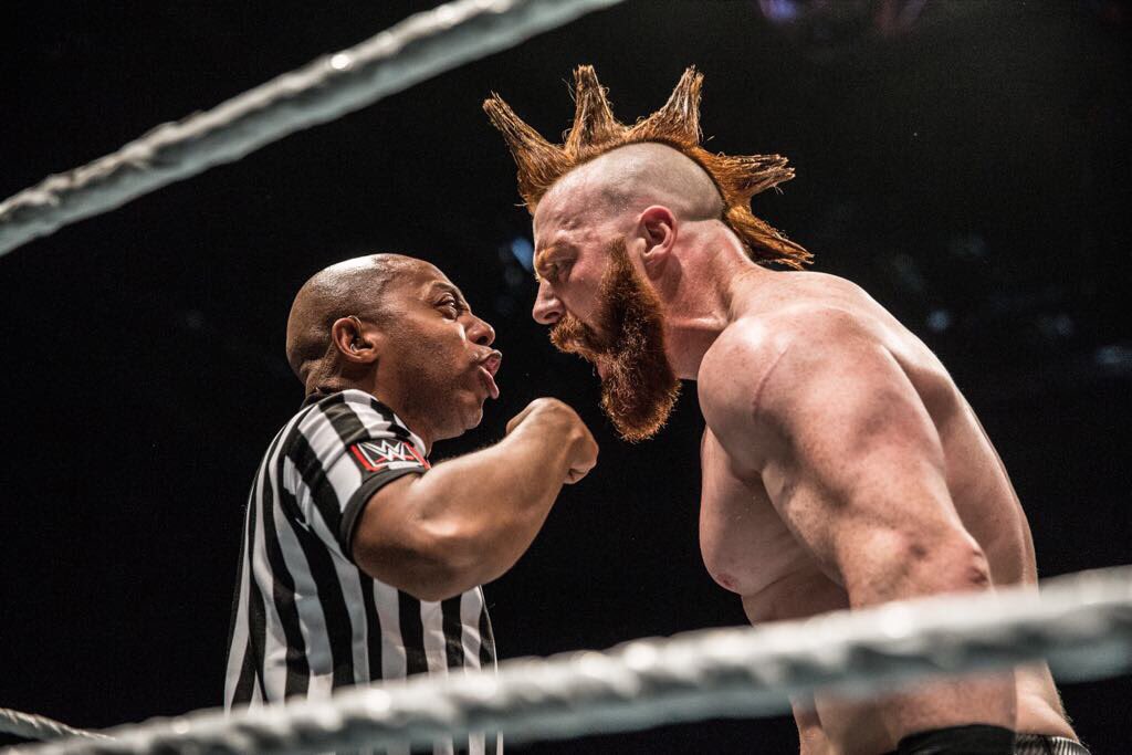 SFarrellyPro's tweet photo. You need glasses ref. #TheBar https://t.co/n4o2EFNUH5