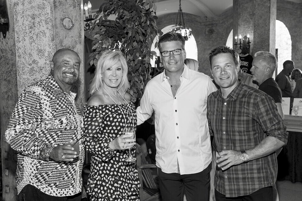 LisaFuhr31's tweet photo. Thank you @jonathanheer for the photo! With @grantfuhr @hnicsimmer &amp; #RayWhitney https://t.co/pWJTovgcQx