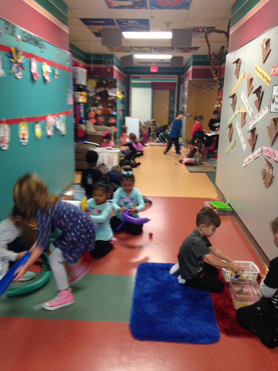 Crazy4_kinder's tweet photo. Mrs. Pearson's &amp; Mrs. Garrison's Kinder classes STEAM it up at Mt Peak Elementary! #@MISDmpe #@Crazy4_kinder #@5elisabethp https://t.co/hMoC7VYkl4