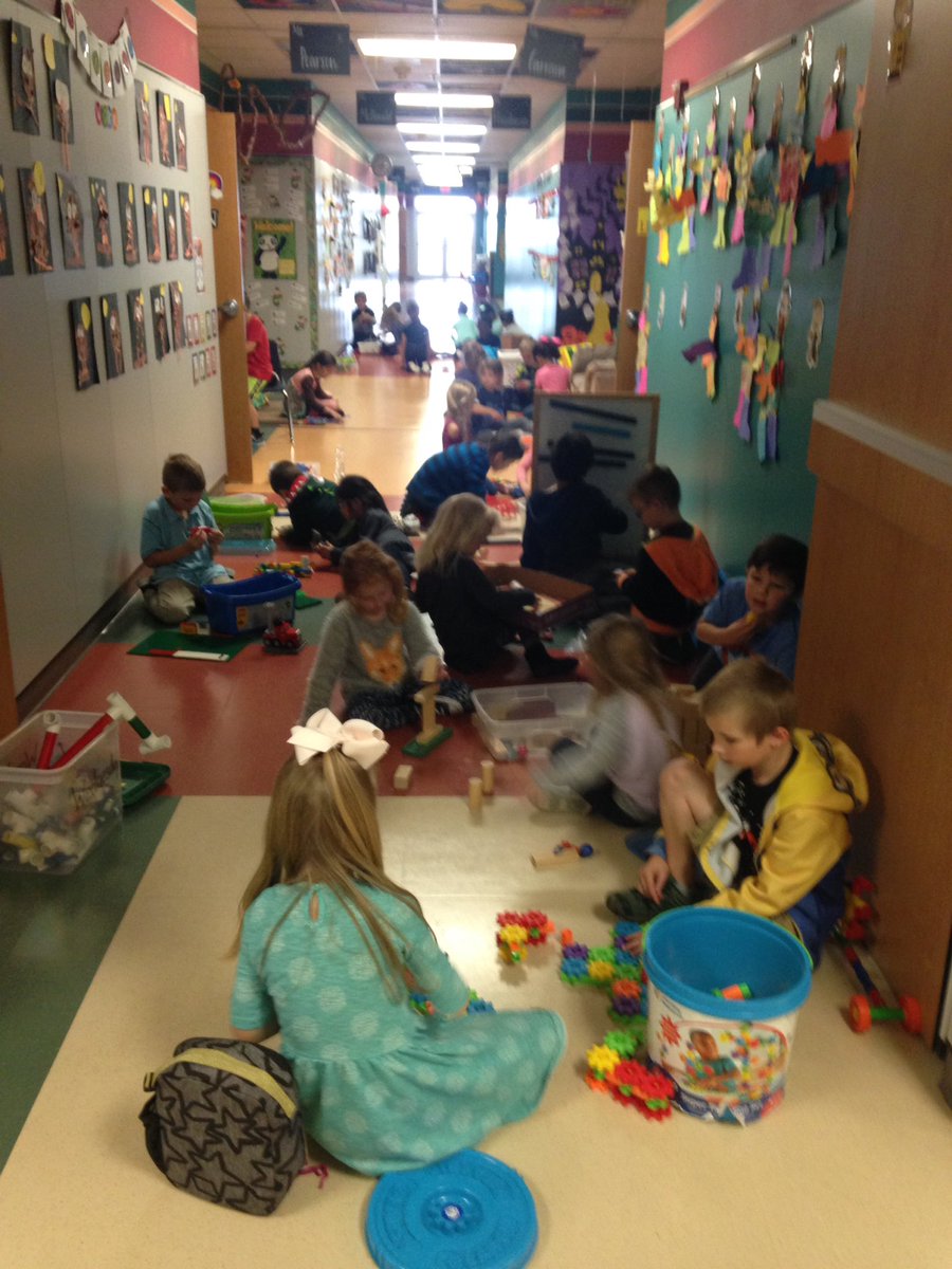 Crazy4_kinder's tweet photo. Mrs. Pearson's &amp; Mrs. Garrison's Kinder classes STEAM it up at Mt Peak Elementary! #@MISDmpe #@Crazy4_kinder #@5elisabethp https://t.co/hMoC7VYkl4