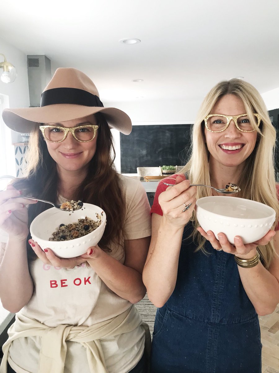 theGWGshow's tweet photo. Beat the #breakfastrushhour with this quick + yummy Quinoa Breakfast Bowl brought to you by @LoveMySilk! #ad https://t.co/LrRaJtkHJZ https://t.co/rLIo2v9VV8