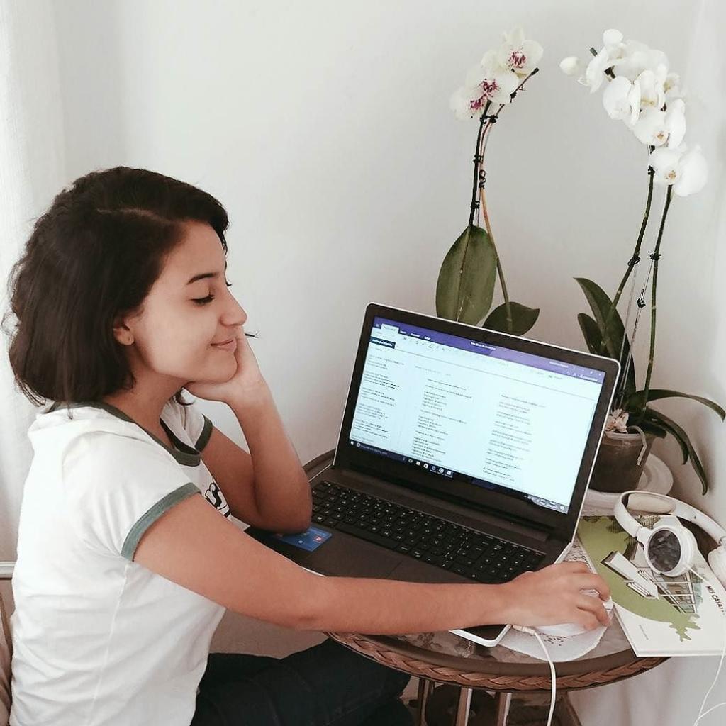 windows_latam's tweet photo. Giovanna, nuestra #WindowsFan, confía en Windows a la hora de crear su blog. El momento es hoy, #IniciaAlgoNuevo. https://t.co/1V6AHDrQGj https://t.co/zzT7ddpkAE