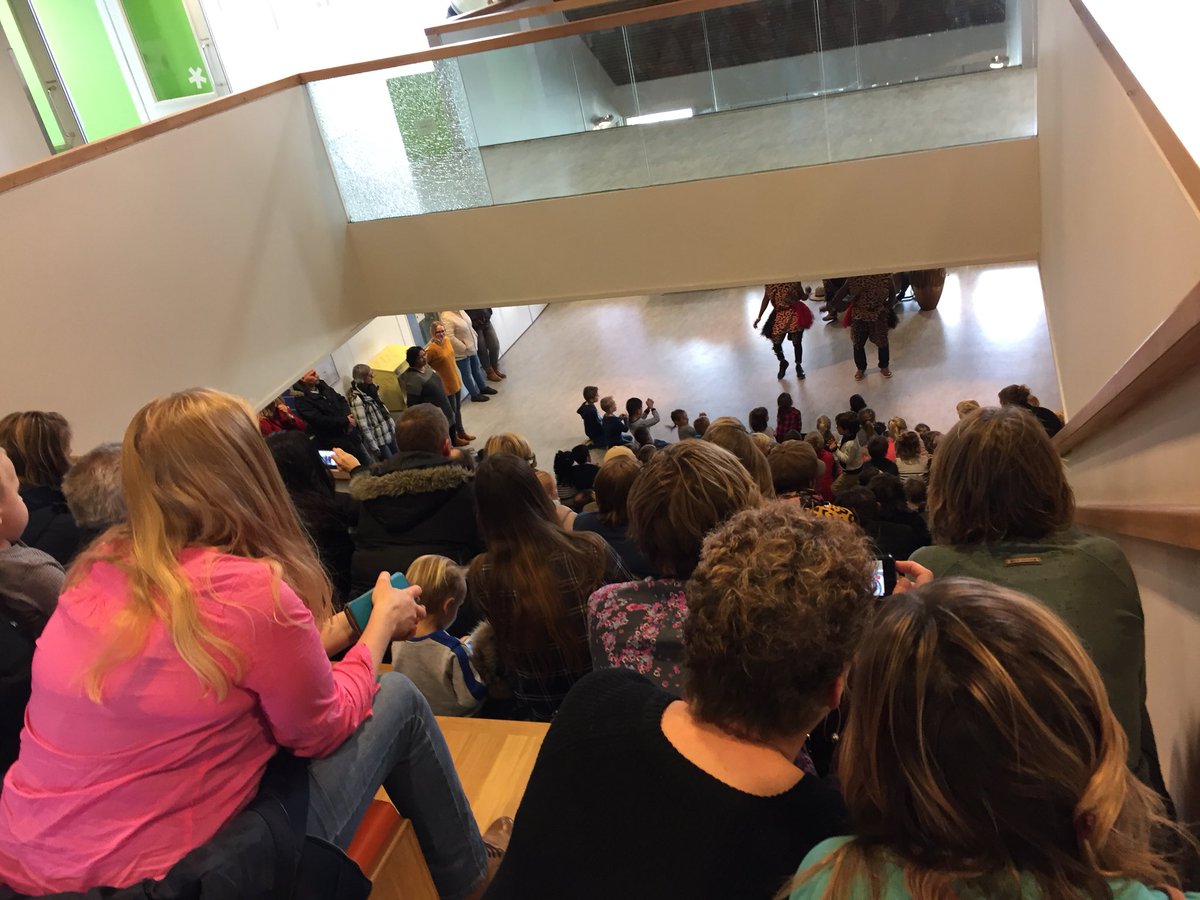 Afrikaanse dans- en muziekworkshops zorgen voor veel blije gezichten en vrolijkheid bij jong en oud op Vlinderboom #vrolijkhetweekendin