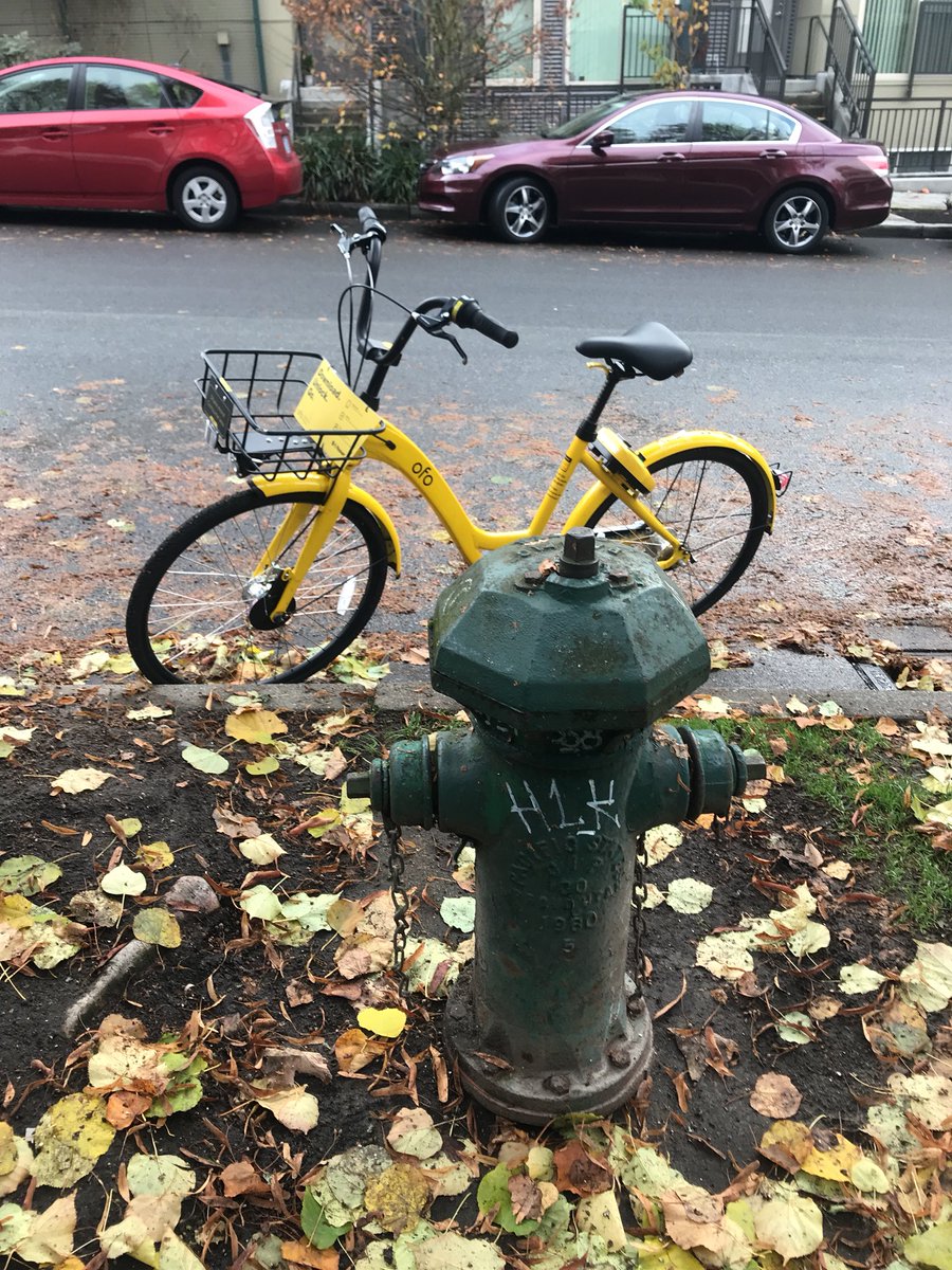 SEAdriversSUCK's tweet photo. This is fun... @ofo_bicycle customers block fire hydrants. What's the fine for that? @DocklessBike @SeattlePD #bikelitter #docklessbikefail https://t.co/WozuNJ7Itl