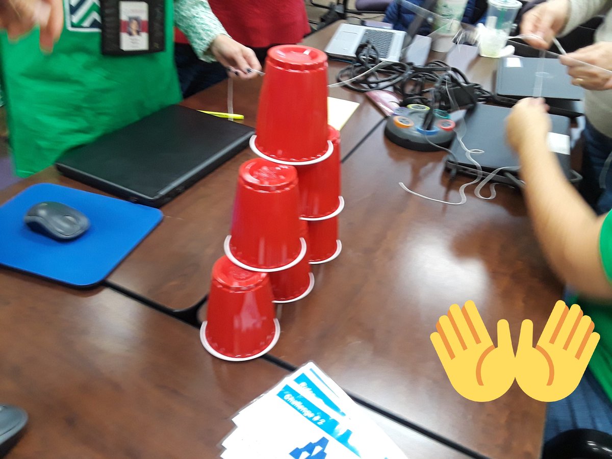 _mtom1's tweet photo. #arlingtech, #aisdlibserv 😗 having fun working together https://t.co/cfQmAMh7IL