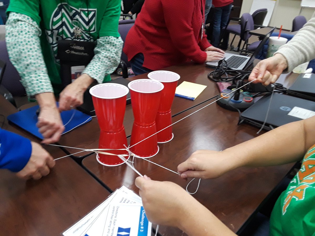 _mtom1's tweet photo. #arlingtech, #aisdlibserv 😗 having fun working together https://t.co/cfQmAMh7IL