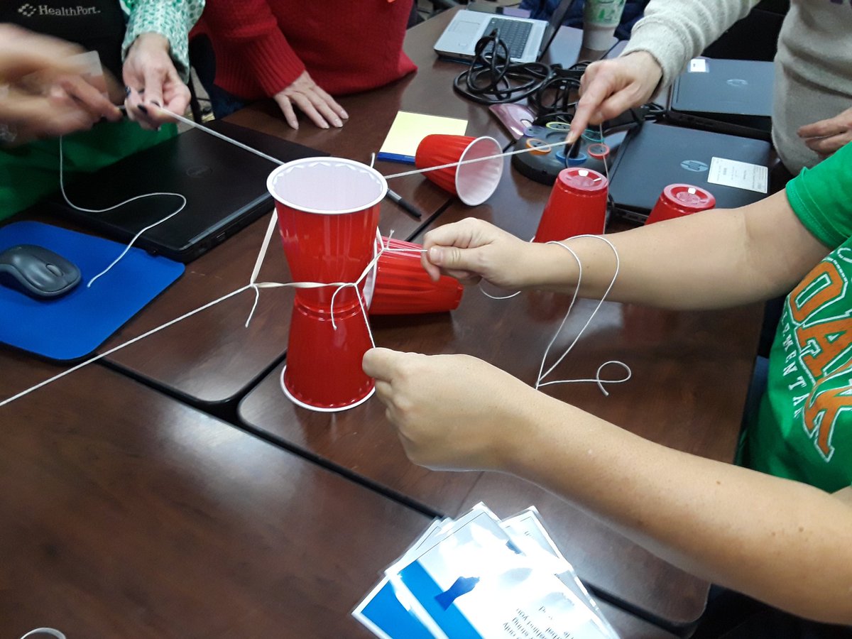 _mtom1's tweet photo. #arlingtech, #aisdlibserv 😗 having fun working together https://t.co/cfQmAMh7IL