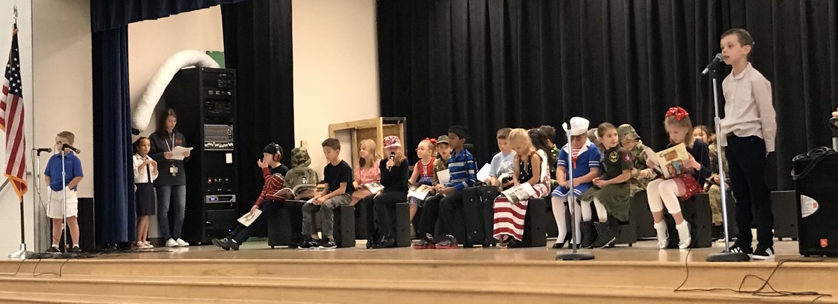 wrightinkeller's tweet photo. Veteran’s Day performance and artwork! #VeteransDay #ThankYouForYourService @RidgeviewKISD https://t.co/Vaj5fc55Hm