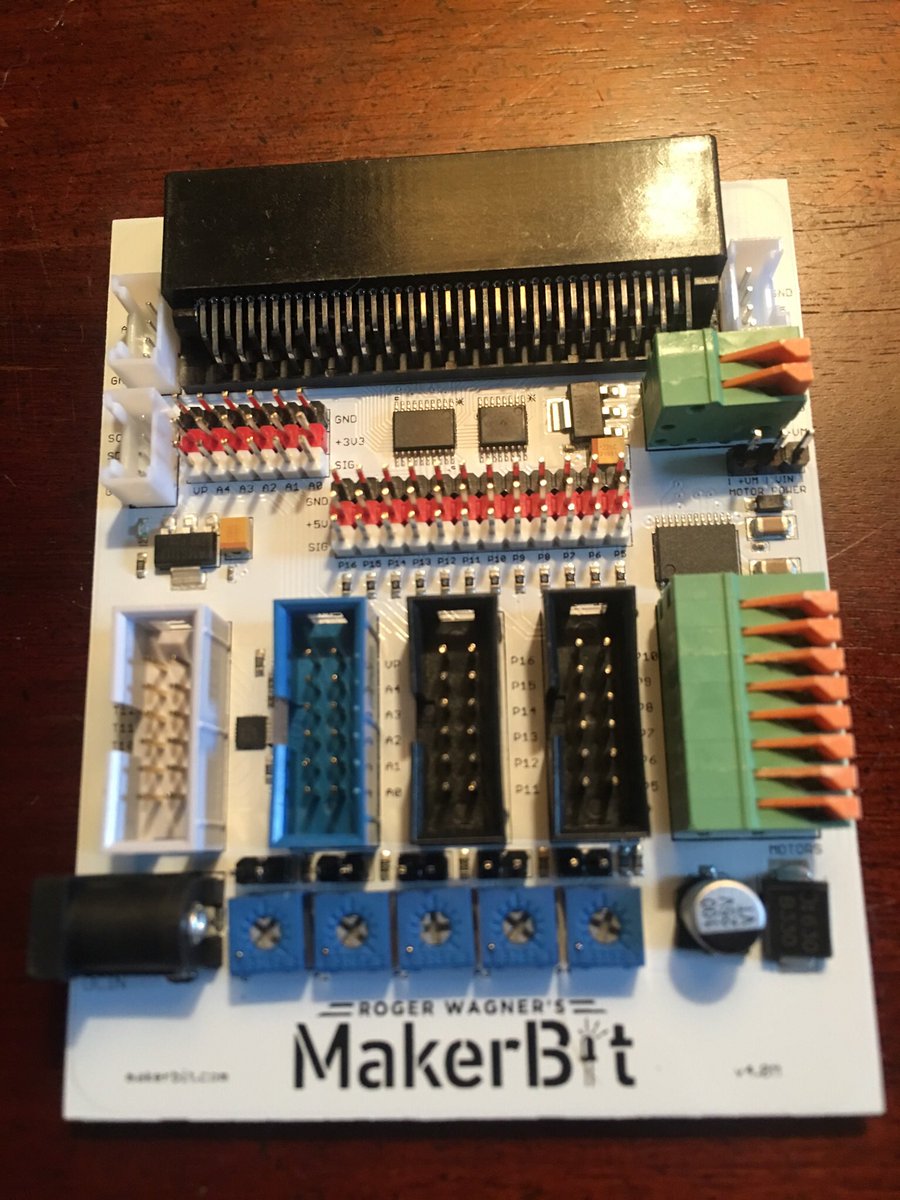 herrplatt's tweet image. Bring on the #makerbit @hyperduino @rogerwagner @SamPatue @VisionsByVicky @BaynesHeidi Note power for 9V and direct int. for @microbit_edu