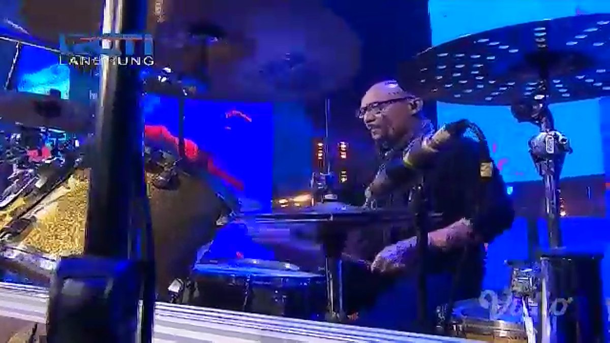 Ada tutur kata terucap
Ada damai yang kurasakan
Bila sinarnya sentuh wajahku
Kepedihanku pun... Terhapuskan
                Mahadewi PADI 
#PadiRebornRCTI